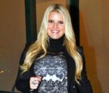 Jessica Simpson, souriante à Los Angeles, le 18 janvier 2012.