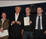 Le producteur du film Winter's Bone, Bernard-Henry Lévy, le distributeur du film français Hors Satan et Yann Moix, lors de la remise du prix Saint-Germain à Paris le 18 janvier 2012
 &nbsp; 