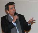  Regis Jauffret lors de la remise du prix Saint-Germain à Paris le 18 janvier 2012 
 &nbsp; 
