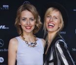Eva Padberg et Karolina Kurkova, souriantes sur le tapis rouge à l'entrée du défilé Kilian Kerner à Berlin, le 20 janvier 2012.