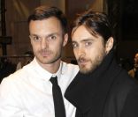 Jared Leto est venu soutenir son ami Kris Van Assche pour son défilé à Paris, le 20 janvier 2012.