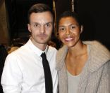 Le créateur Kris Van Assche et la chanteuse Ayo posent pour les photographes en backstage. Paris, le 20 janvier 2012.