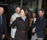 La princesse Mary et le prince Frederik se sont rendus le 24 janvier 2012 à la maternité du Rigshospitalet de Copenhague, un an après y avoir accueilli leurs jumeaux, pour féliciter la princesse Marie et découvrir la petite fille dont elle a accouché.