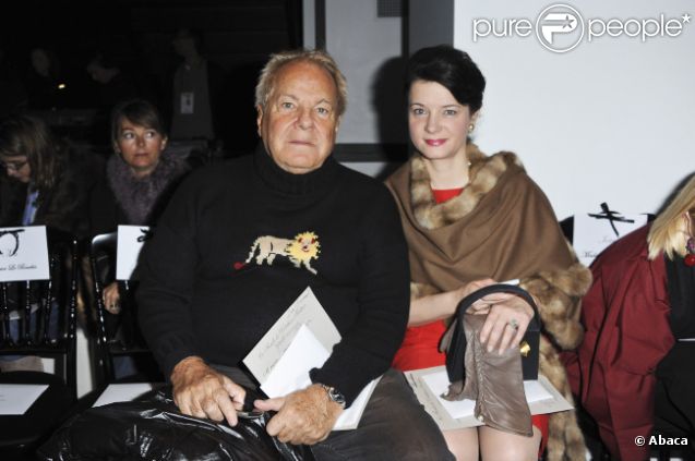 Massimo Gargia et une amie lors du défilé Franck Sorbier Printemps-Été 2012 Haute-Couture au Pavillon Vendome à Paris le 25 janvier 2012  