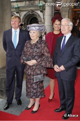 La reine Beatrix, la princesse Maxima et le prince Willem-Alexander des Pays-Bas au Conseil d'Etat pour la séance à huis clos en l'honneur du départ en retraite du vice-président Tjeenk Willink, le 25 janvier 2012.