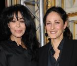 Yamina Benguigui et Delphine de Turckheim en backstage du défilé Eva Minge & Esotiq collection Printemps-Été 2012 durant la Fashion Week à l'hôtel Shangri La à Paris le 25 janvier 2012