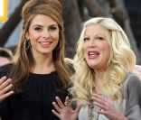 Tori Spelling, Dean McDermott et leurs enfants en pleine interview pour l\'émission américaine Extra, à Los Angeles, le 25 janvier 2012