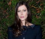 L'actrice Anna Mouglalis, ravissante dans un ensemble haute couture Chanel, assistait au dixième Dîner De La Mode contre le Sida à Paris, le 26 janvier 2012.