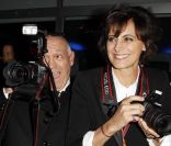 Le photographe Bertrand Rindoff Petroff et Inès de la Fressange en plein exercice lors du dixième Dîner De La Mode contre le Sida à Paris, le 26 janvier 2012.