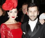 Dita Von Teese et le grand couturier Alexis Mabille à Paris, le 26 janvier 2012.