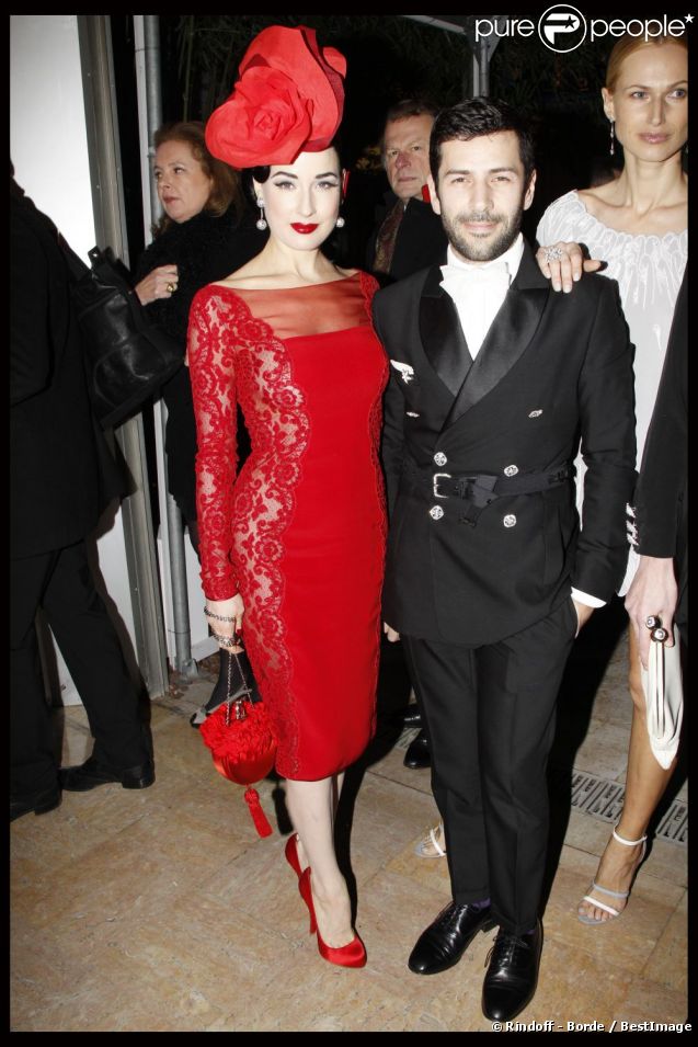 Dita Von Teese et le grand couturier Alexis Mabille à Paris, le 26 janvier 2012.