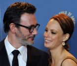 Michel Hazanavicius et Bérénice Bejo heureux lors des Directors Guild Awards, le 28 janvier 2012 à Los Angeles