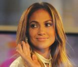 Jennifer Lopez salue les fans à l\'extérieur des studios d\'<em>ABC </em>à New York, le 30 janvier 2012.