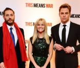 Tom Hardy, Reese Witherspoon et Chris Pine lors de l\'avant-première du film Target à Londres le 30 janvier 2012