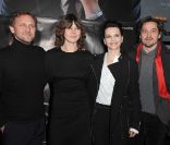 Juliette Binoche et la réalisatrice Malgorzata Szumowska entourée par Andrzej Chyra et Louis-Do de Lencquesaing à l'avant-première de  Elles , à Paris, le 31 janvier 2012.