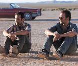 Gilles Lellouche et Jean Dujardin dans le désert de Las Vegas dans Les Infidèles.