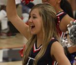 Ava Sambora défend son équipe les Patriots avec ferveur. Calabas, le 2 février 2012.