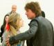 Ava Sambora est félicitée par son père Richie Sambora après le match et la victoire de son équipe, les Patriots. Calabas, le 2 février 2012.