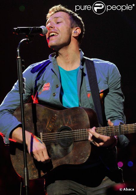 788542-chris-martin-et-coldplay-en-concert-le-637x0-2.jpg