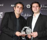 Les réalisateurs d' Intouchables , Olivier Nakache et Eric Tolédano, à la cérémonie des Globes de cristal, au Lido à Paris, le 6 février 2012.