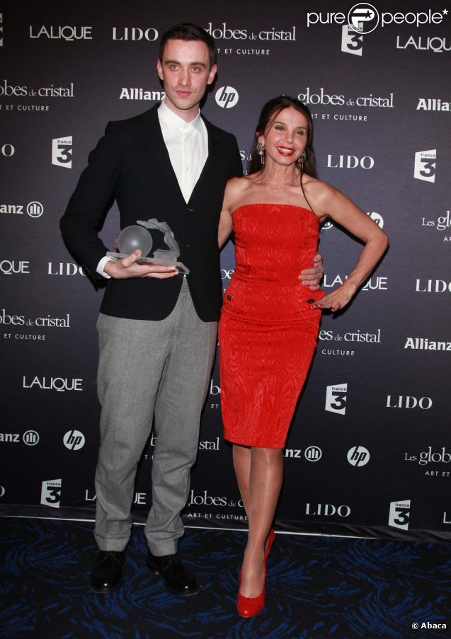 Victoria Abril et Guillaume Henry aux Globes de Cristal, au Lido, le 6 février 2012.