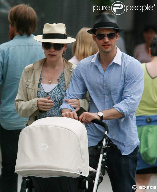 Julianna Margulies : promenade en famille dans les rues New York