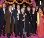 Photo de famille avec l'ensemble du casting lors de l'avant-première du film Indian Palace à Londres, le 7 février 2012.