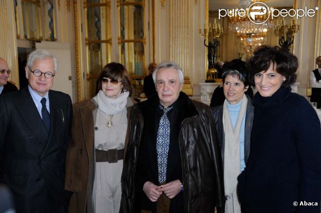 Bernard Fixot et son épouse Valérie-Anne Giscard d'Estaing, Michel Sardou et Anne-Marie Périer, Inès de la Fressange au ministère de la Culture, à Paris le 8 février 2012. 