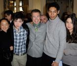 Jean-Paul Goude, sa femme Karen et leurs enfants Lorelei et Théo, et son fils aîné Paulo (fils de Grace Jones) au ministère de la Culture à Paris le 8 février 2012.<br />