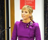 Avec beaucoup d\'élégance et d\'humilité, la princesse Maxima des Pays-Bas a reçu le 8 février 2012 à La Haye le Prix Machiavel, rappelant que ses accomplissements s\'inscrivent dans le travail d\'équipe de la famille royale.<br />