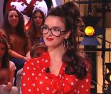 Charlotte Le Bon : Une maîtresse d'école sexy et déjantée qui punit Yann Barthès