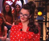 Charlotte Le Bon joue à la maîtresse d'école sexy dans Le Petit Journal de Yann Barthès sur Canal + le mercredi 8 février 2012