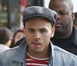 Chris Brown dans les rues de Los Angeles en décembre 2011<br />