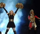 Madonna entourée de Nicki Minaj et M.I.A au Super Bowl à Indianapolis, le 5 février 2012.