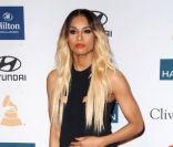 Ciara pose sur le tapis rouge, lors de la soirée des Pre-Grammy, le samedi 11 février 2012 à Los Angeles.