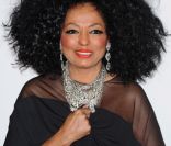 Diana Ross pose sur le tapis rouge, lors de la soirée des Pre-Grammy, le samedi 11 février 2012 à Los Angeles.