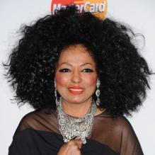 Diana Ross pose sur le tapis rouge, lors de la soirée des Pre-Grammy, le samedi 11 février 2012 à Los Angeles.