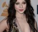 Michelle Trachtenberg pose sur le tapis rouge, lors de la soirée des Pre-Grammy, le samedi 11 février 2012 à Los Angeles.