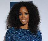Kelly Rowland pose sur le tapis rouge, lors de la soirée des Pre-Grammy, le samedi 11 février 2012 à Los Angeles.