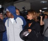 Bobby Brown arrive à Los Angeles le 12 février 2012 après l'hospitalisation de sa fille suite à la mort de Whitney Houston