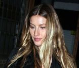 Gisele Bündchen quitte le défilé Alexander Wang à New York, le 11 février 2012.