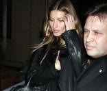 Gisele Bündchen quitte le défilé Alexander Wang à New York, le 11 février 2012.