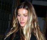 Gisele Bündchen quitte le défilé Alexander Wang à New York, le 11 février 2012.