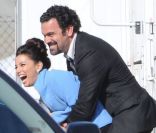 Eva Longoria et Ricardo Chavira s\'éclatent comme des petits fous sur le tournage de la dernière saison de Desperate Housewives à Los Angeles le 13 février 2012<br />