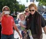 Nicole Kidman, Keith Urban et ses filles Sunday Rose et Faith Margaret le 5 février 2012 à Los Angeles