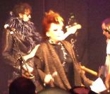 Régine sur la scène de La Flèche d\'Or avec Les Producteurs de Porcs à l\'occasion des PIAS Nites, à Paris, le 15 février 2012.