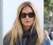 Bar Refaeli s'accorde un petit plaisir solitaire en allant faire du shopping à Beverly Hills. Le 17 février 2012.
