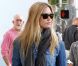 Bar Refaeli s'accorde un petit plaisir solitaire en allant faire du shopping à Beverly Hills. Le 17 février 2012.