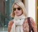 Ali Larter, radieuse et très stylée dans un chemisier coloré et un jean évasé à Beverly Hills. Le 17 février 2012.