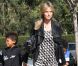 Heidi Klum a choisi d'enlever son alliance... Ici, lors d'une balade avec ses enfants à Los Angeles le 18 février 2012